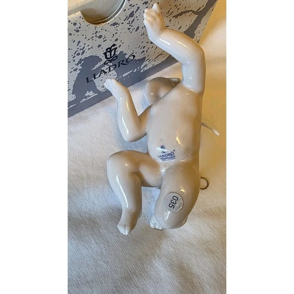 Lladró lladro playing